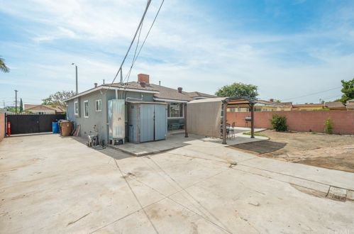 526 Buttonwood St, Anaheim CA  92805-2225 exterior