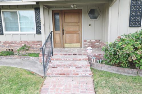 504 Robin Hood Dr, Modesto, CA 95350-1563