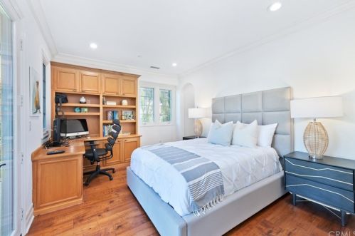 25 Blue Smt, Irvine CA  92603-0168 exterior
