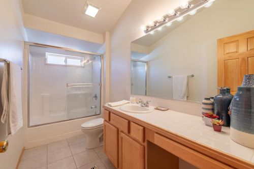 13610 Hillside Dr, Truckee CA  96161-6867 exterior