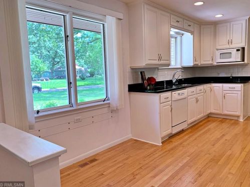375 Floral Ave, Saint Paul MN  55126-5331 exterior