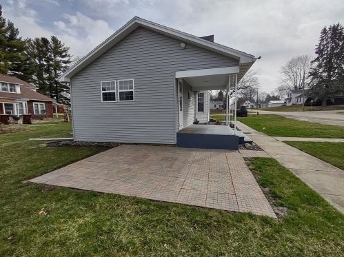 211 Barber Ave, Stratford, IL 61064-1433