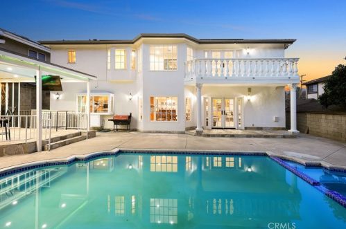 1468 Hillside Dr, Glendale CA  91208-2417 exterior