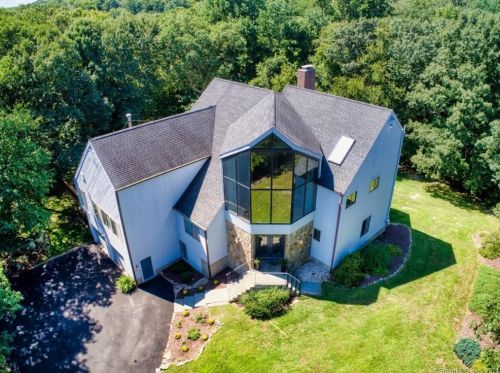 21 Woods End Dr, Wilton, CT 06897-2834