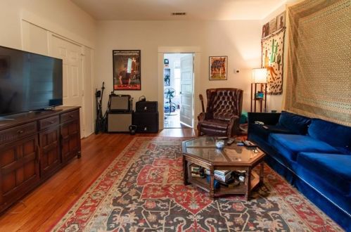 207 39th St, Austin TX  78751-5030 exterior