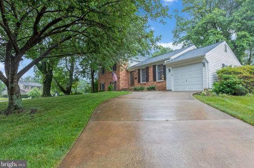 4528 Banff St, Annandale, VA 22003-4513