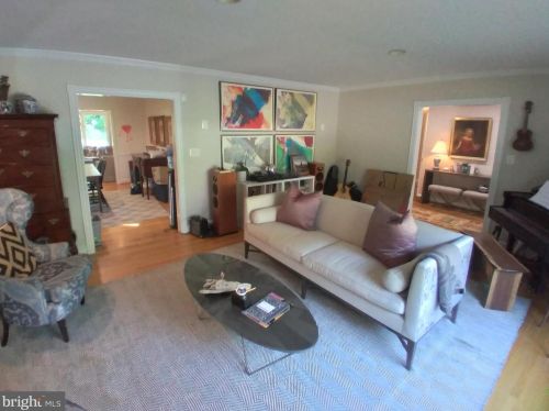 4525 35th St, Arlington, VA 22207-4434