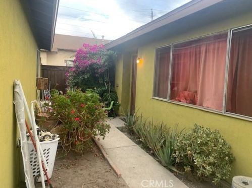 9234 San Juan Ave, South Gate, CA 90280-4760