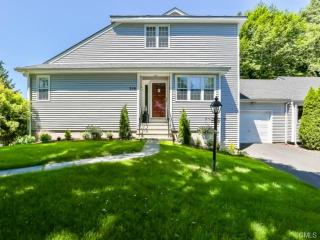 218 Deer Run, Huntington, CT 06484-2873