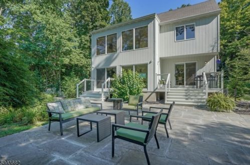 60 Mount Horeb Rd, Warren, NJ 07059-5531
