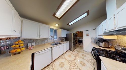 239 Palos Verdes Dr, Santa Ana, CA 92704-2465