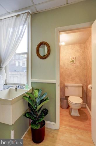 521 Walnut St, Lancaster PA  17603-3305 exterior