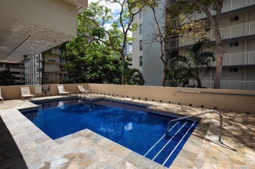 2215 Aloha Dr, Honolulu HI  96815-2839 exterior