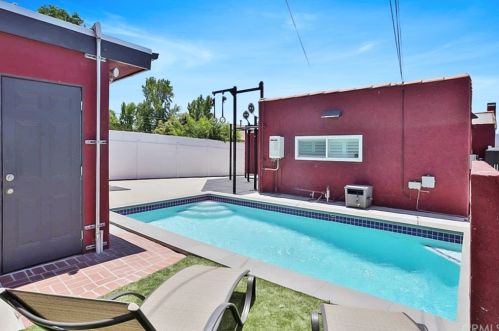 2019 Chilton Dr, Glendale CA  91201-1169 exterior