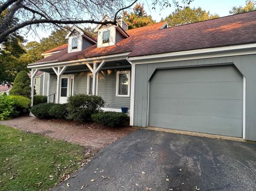 5 Quaker Rd, Nashua, NH 03063-2842