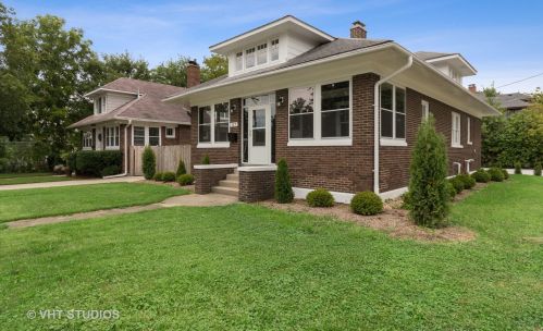 117 5th Ave, Saint Charles, IL 60174-2147