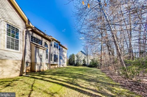 6420 Lake Meadow Dr, Springfield VA  22015-3927 exterior