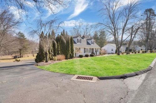 20 Stendahl Dr, Huntington CT  06484-1635 exterior