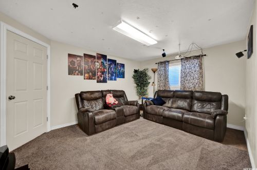 9242 Targhee Dr, Taylorsville UT 84088-6360 exterior