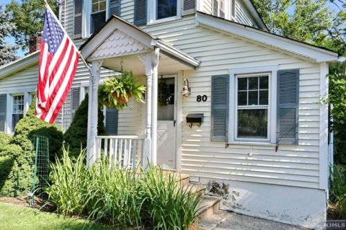 80 Brookside Ave, Allendale, NJ 07401-1705