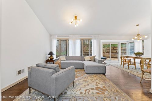 10 Mount Dr, Holmdel Village, NJ 07733-1314