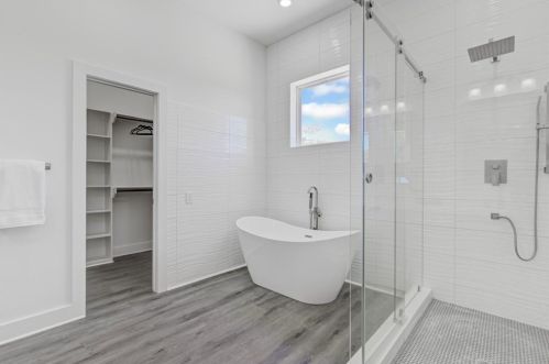 713 Baywood Dr, Taylor Lake Village TX exterior