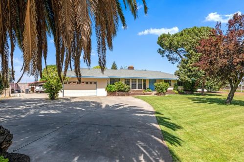 8660 Bradshaw Rd, Elk Grove, CA 95624-9421