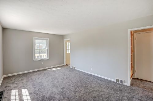 1327 Crestview Dr, Springfield OH  45504-1645 exterior