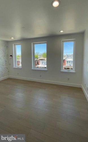 633 64th St, Philadelphia, PA 19151-3838