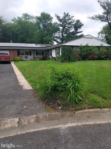 25 Trebing Ct, Willingboro, NJ 08046-3613
