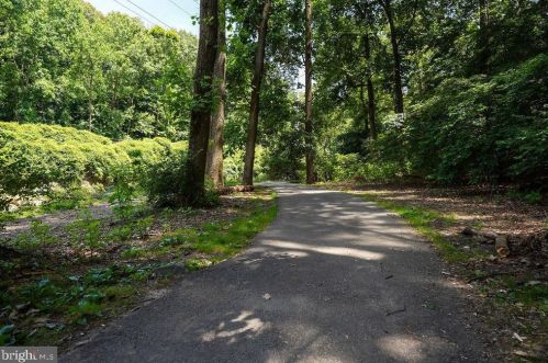 810 Arlington Mill Dr, Arlington VA  22204-2922 exterior