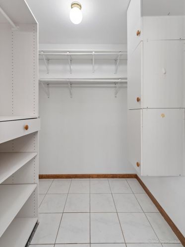 1210 Easton Dr, Carol Stream IL  60188-4817 exterior