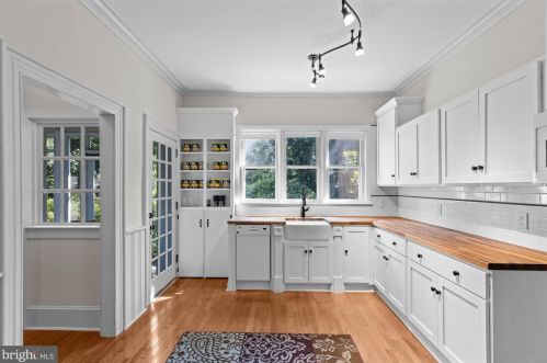 121 Ctr St, Haddonfield NJ 08033-1803 exterior