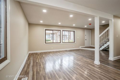 5500 Carmel Dr, Hanover Park, IL 60133-5502