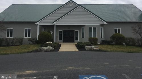 110 Dovefield Dr, Lancaster PA  17603-4686 exterior