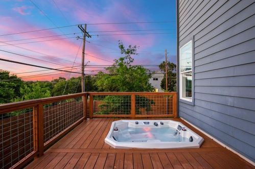 3100 Aldwyche Dr, Austin TX  78704 exterior