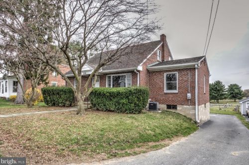 210 Rosedale Ave, Lancaster PA  17603-5724 exterior