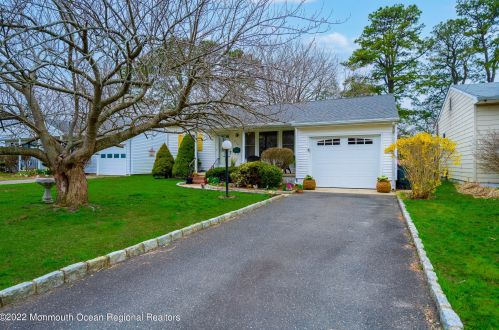 215 Pleasant Pl, Point Pleasant Beach, NJ 08742-2039