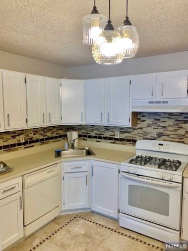 2701 Lindsley Rd, Bridgewater, NJ 08807-3510