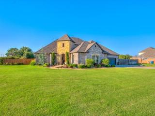 3189 Castle Creek Dr, Newcastle, OK 73065-6141