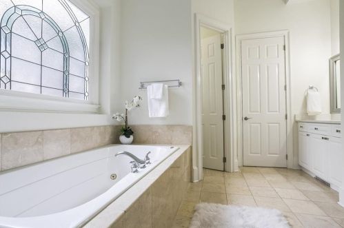 710 Lake Summit Dr, Atlanta GA  30342-1919 exterior