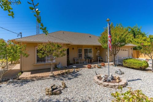 2246 Berkesey Dr, Valley Springs, CA 95252-9512