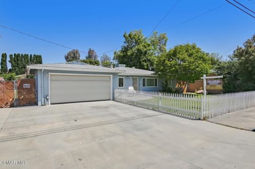 4245 Adam Rd, Simi Valley CA 93063-2341 exterior