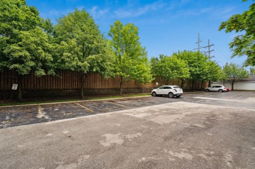 412 Mcdaniels Cir, Willowbrook IL  60514-2100 exterior