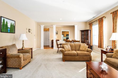 25 Sparrow Dr, Trenton NJ 08690-2464 exterior