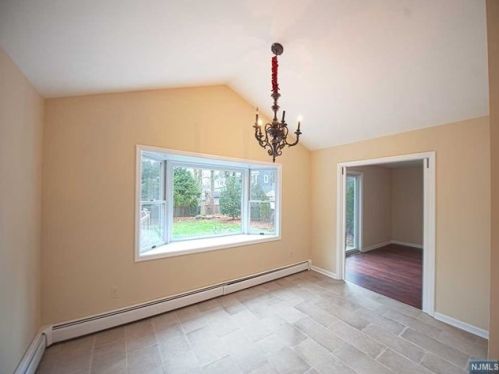 682 Eastern Ct, Ridgewood, NJ 07450-3510