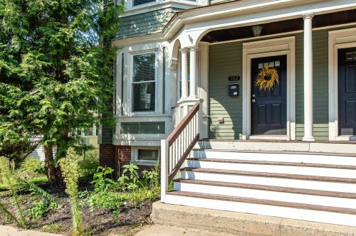 582 Central Ave, Dover, NH 03820-3431