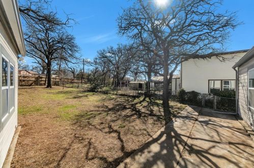 2217 Sturges Dr, Fort Worth TX  76112-3816 exterior