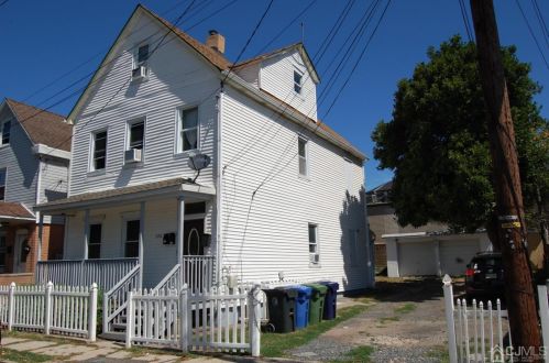 588 Morris St, Perth Amboy, NJ 08861-3709