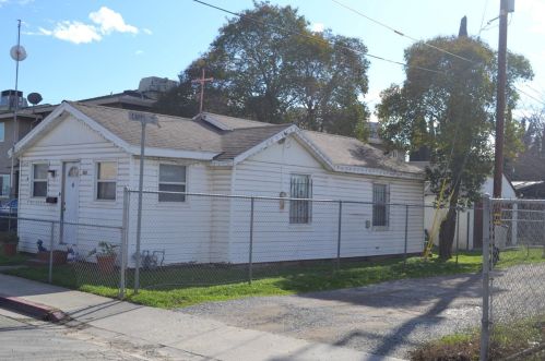 422 Pine St, Ripon, CA 95366-2433